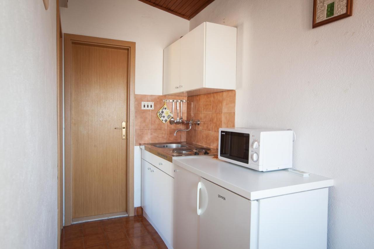 Apartments Jelka Promajna Exterior photo